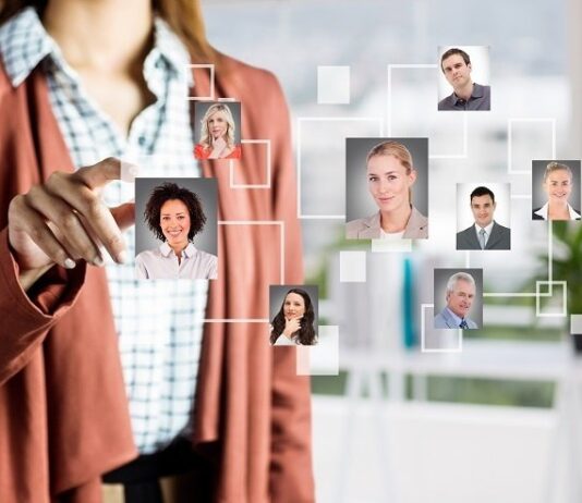 Conversational Commerce: addressing customers in a personalized way. Conversational Commerce