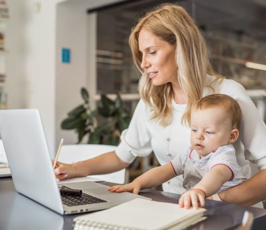 Mom, boss and everyday heroine: 5 tips on how to manage the balancing act between diapers and business meetings.? mompreneurs